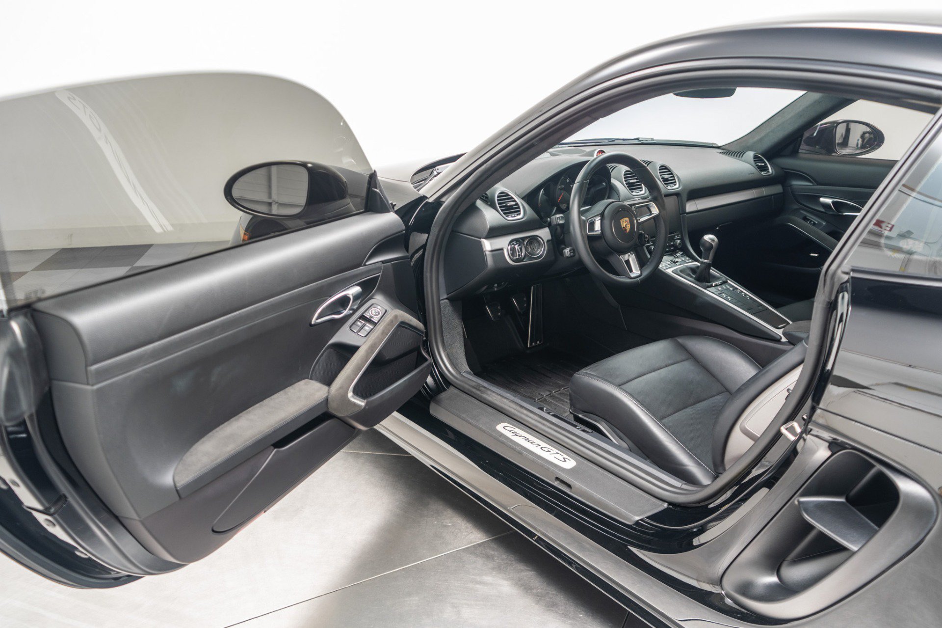 Used 2022 Porsche 718 Cayman GTS w/ Light Design Package RWD image 22