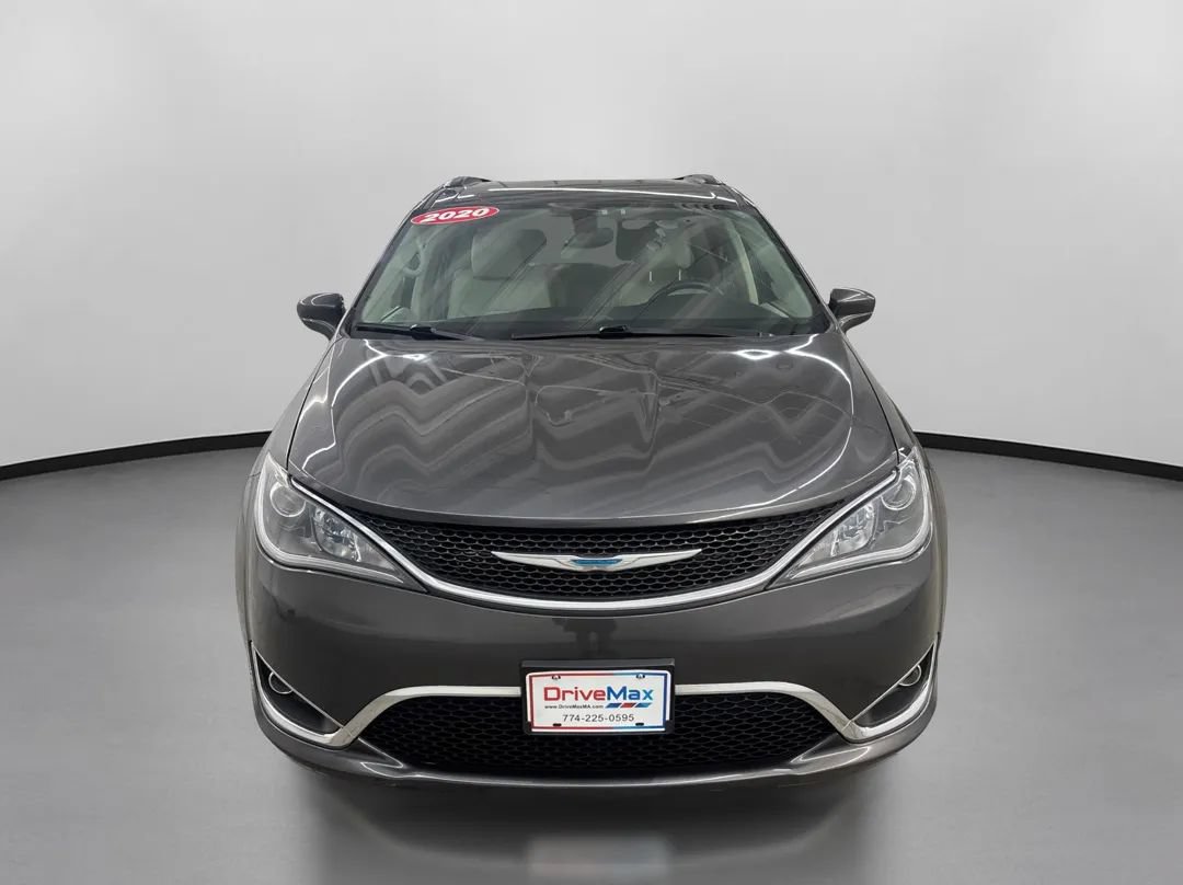 Used 2020 Chrysler Pacifica Touring-L FWD image 2