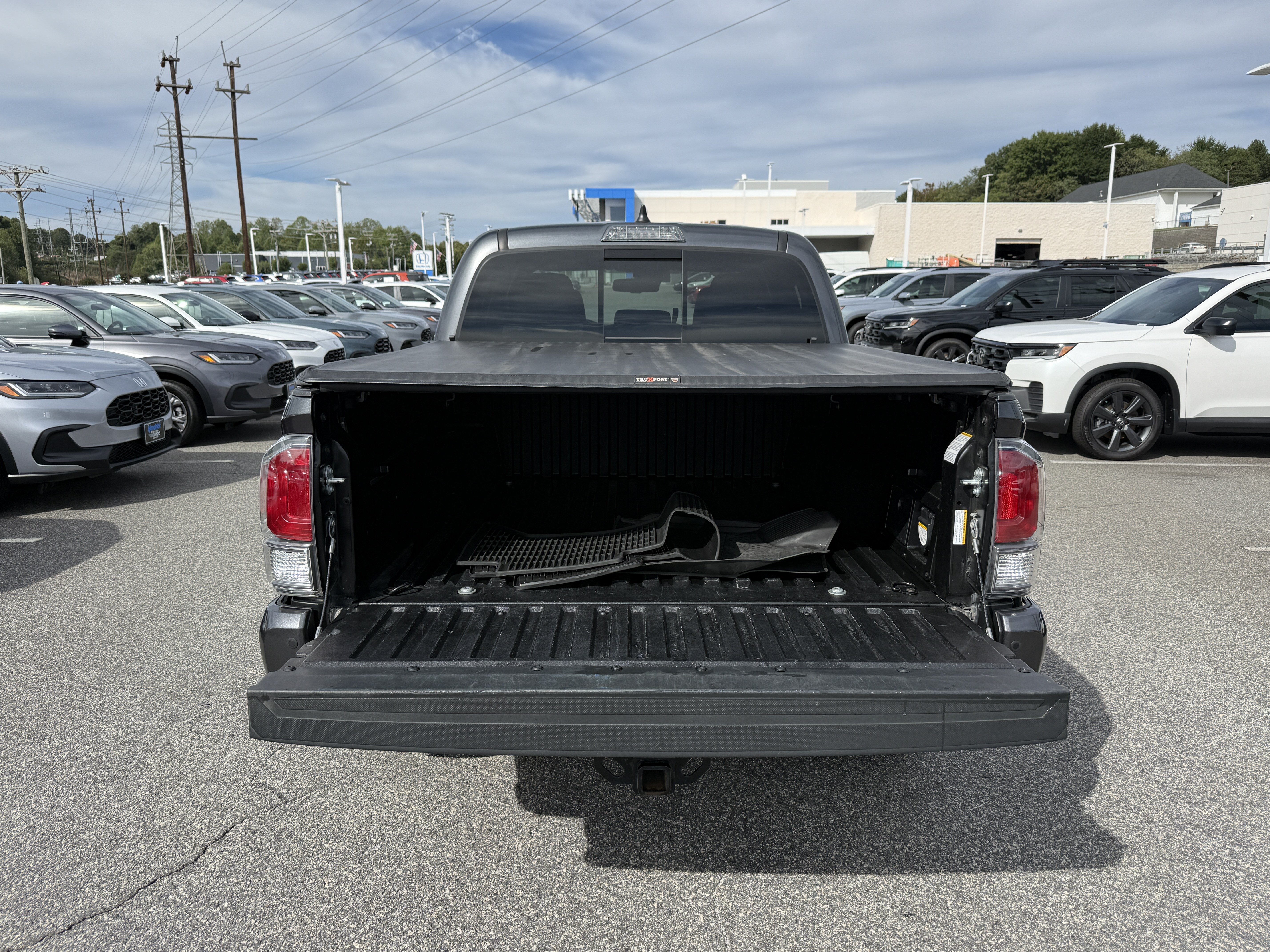 Used 2021 Toyota Tacoma TRD Off-Road w/ Technology Package AWD/4WD image 32