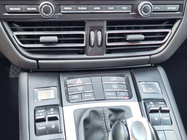 Used 2020 Porsche Macan AWD/4WD image 19