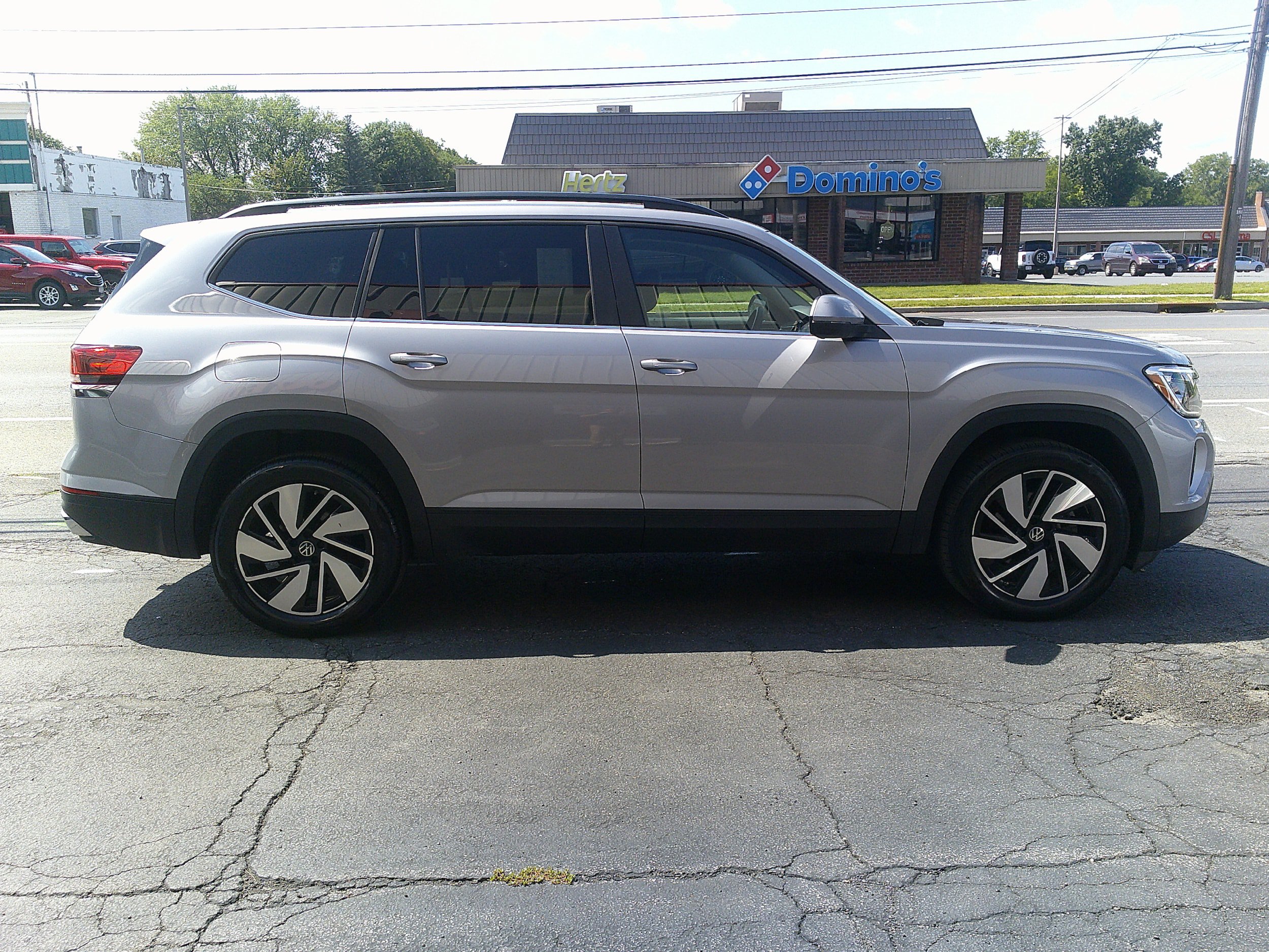 Used 2025 Volkswagen Atlas SE AWD/4WD image 8