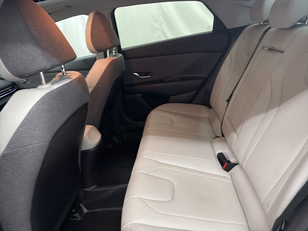 Used 2023 Hyundai Elantra Limited image 21