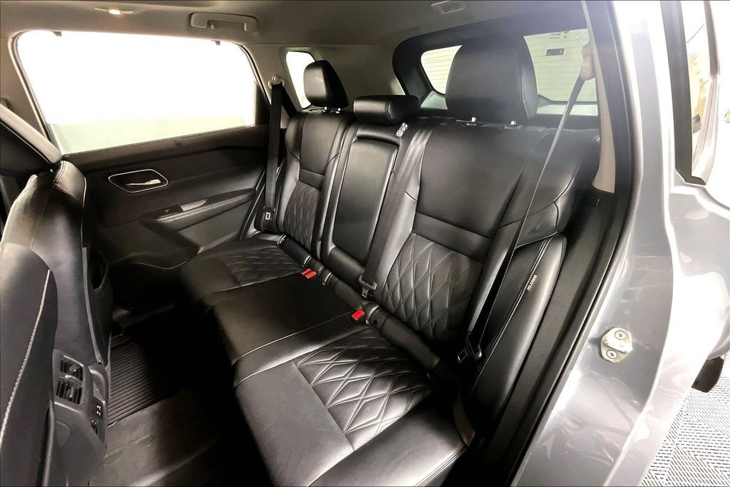 Used 2022 Nissan Rogue Platinum w/ Head-Up Display Package image 26