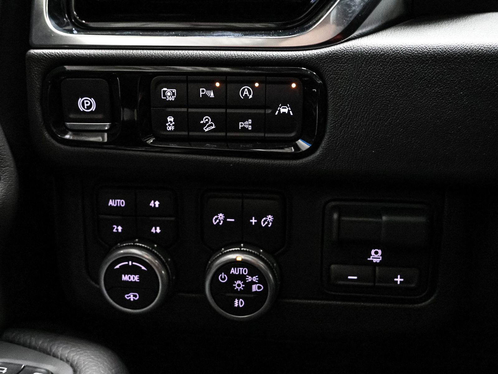 New 2026 GMC Yukon XL Denali w/ Denali Reserve Package image 31