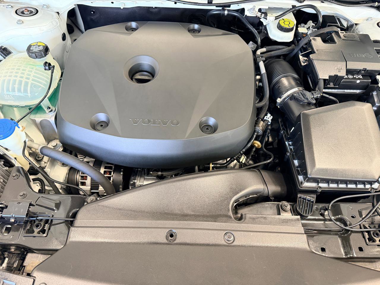 Used 2021 Volvo XC40 T4 R-Design w/ Advanced Package image 49