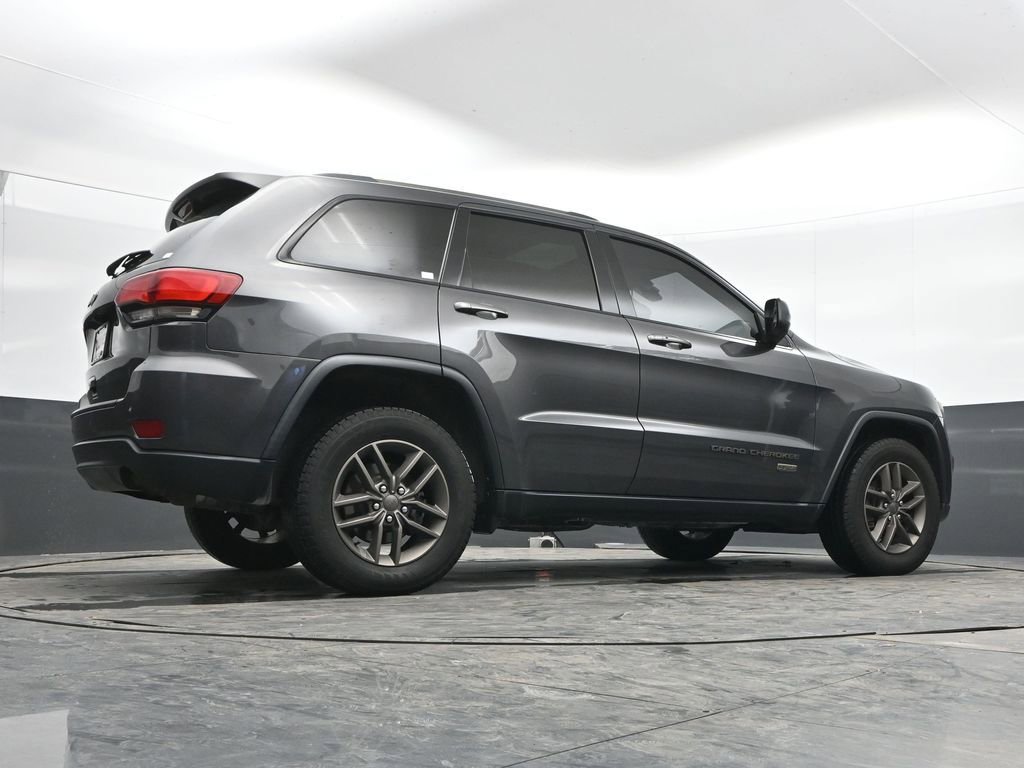 Used 2016 Jeep Grand Cherokee Laredo 75th Anniversary image 31