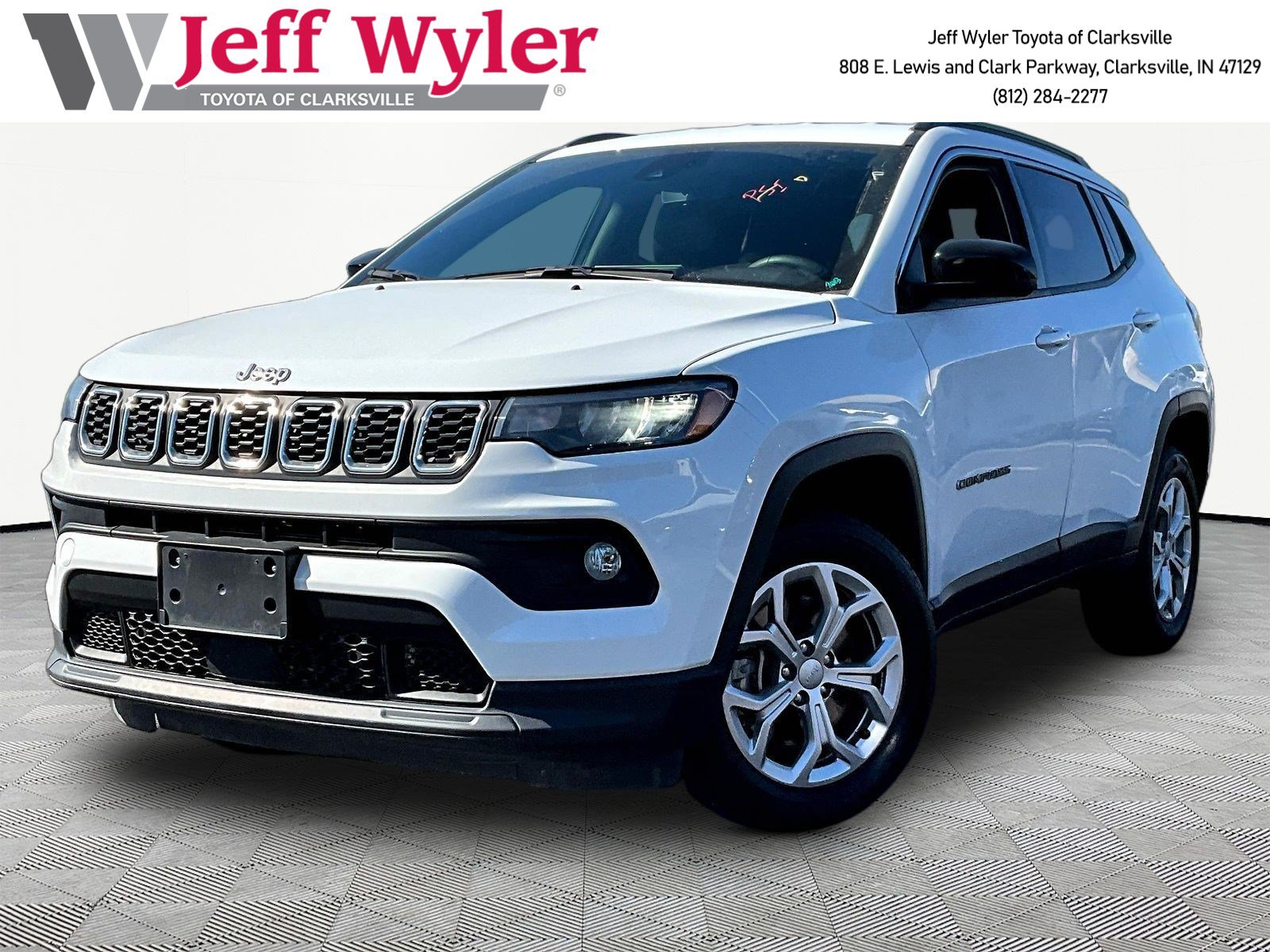 Used 2024 Jeep Compass Latitude AWD/4WD image 1