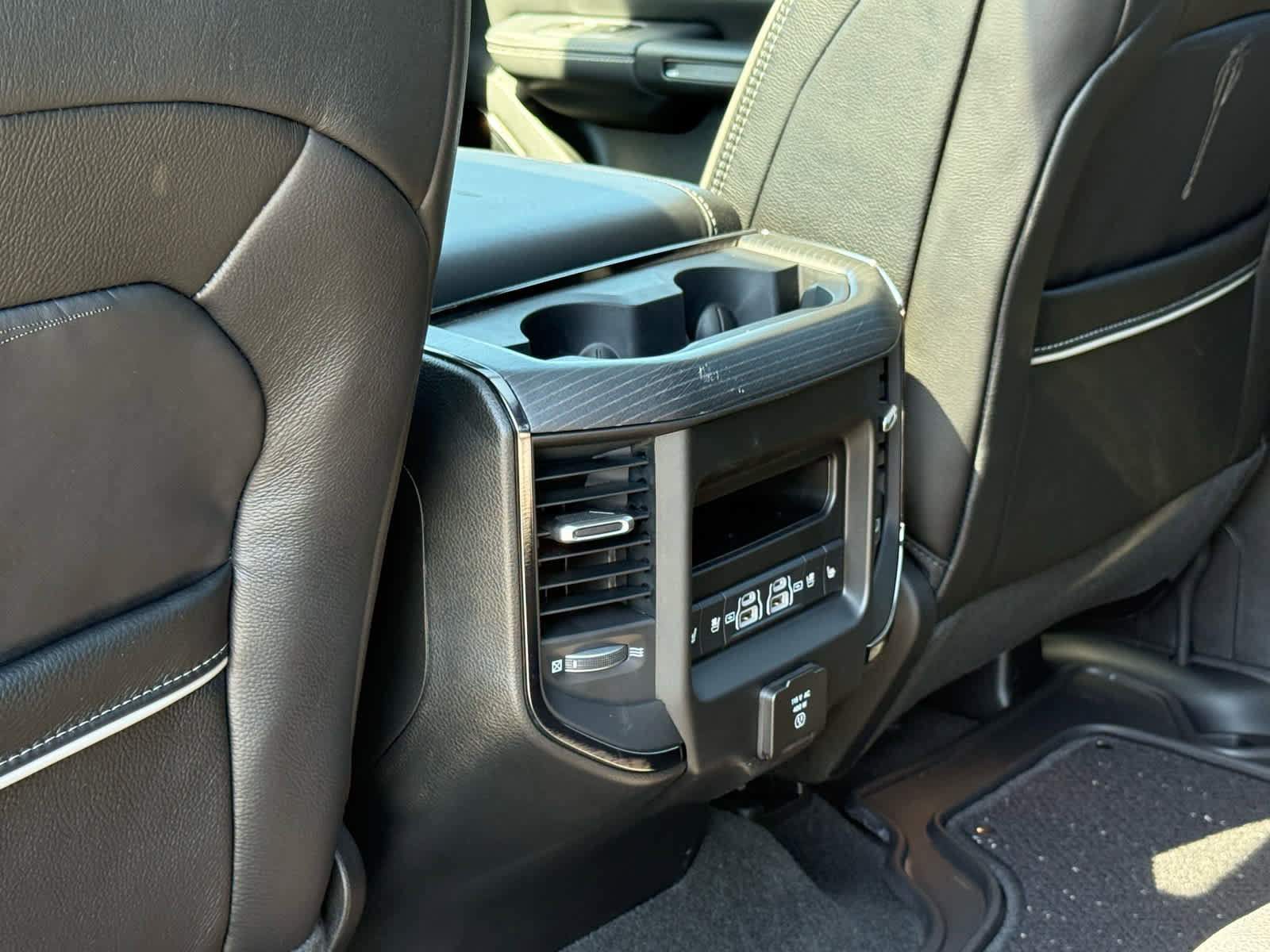 Used 2024 RAM 1500 Limited image 25