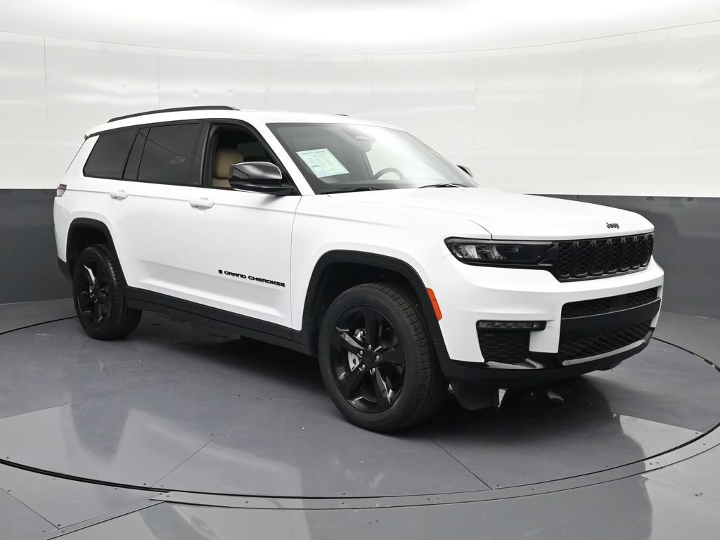 Used 2024 Jeep Grand Cherokee L Limited w/ Black Appearance Package AWD/4WD image 5