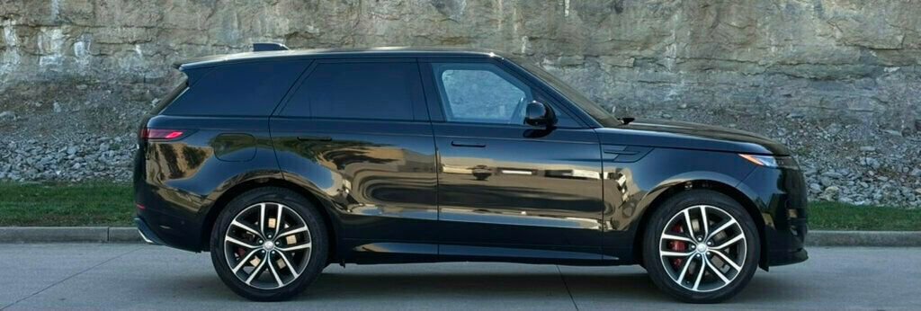 Used 2023 Land Rover Range Rover Sport First Edition image 8