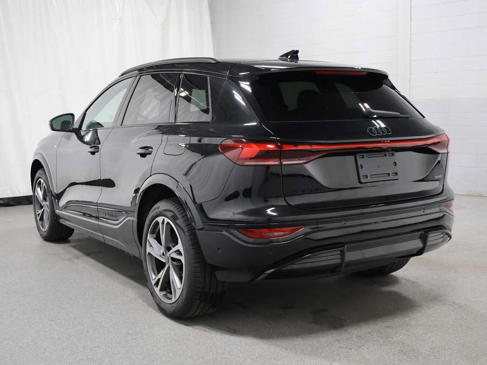 New 2027 Audi Q6 e-tron Premium Plus AWD/4WD image 3
