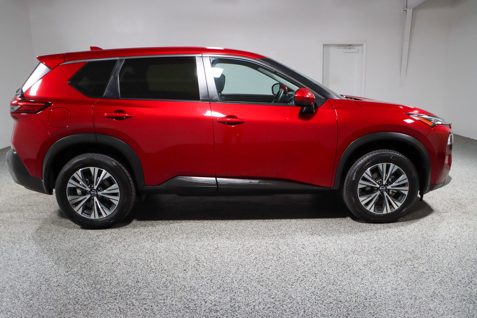 Used 2023 Nissan Rogue SV image 6