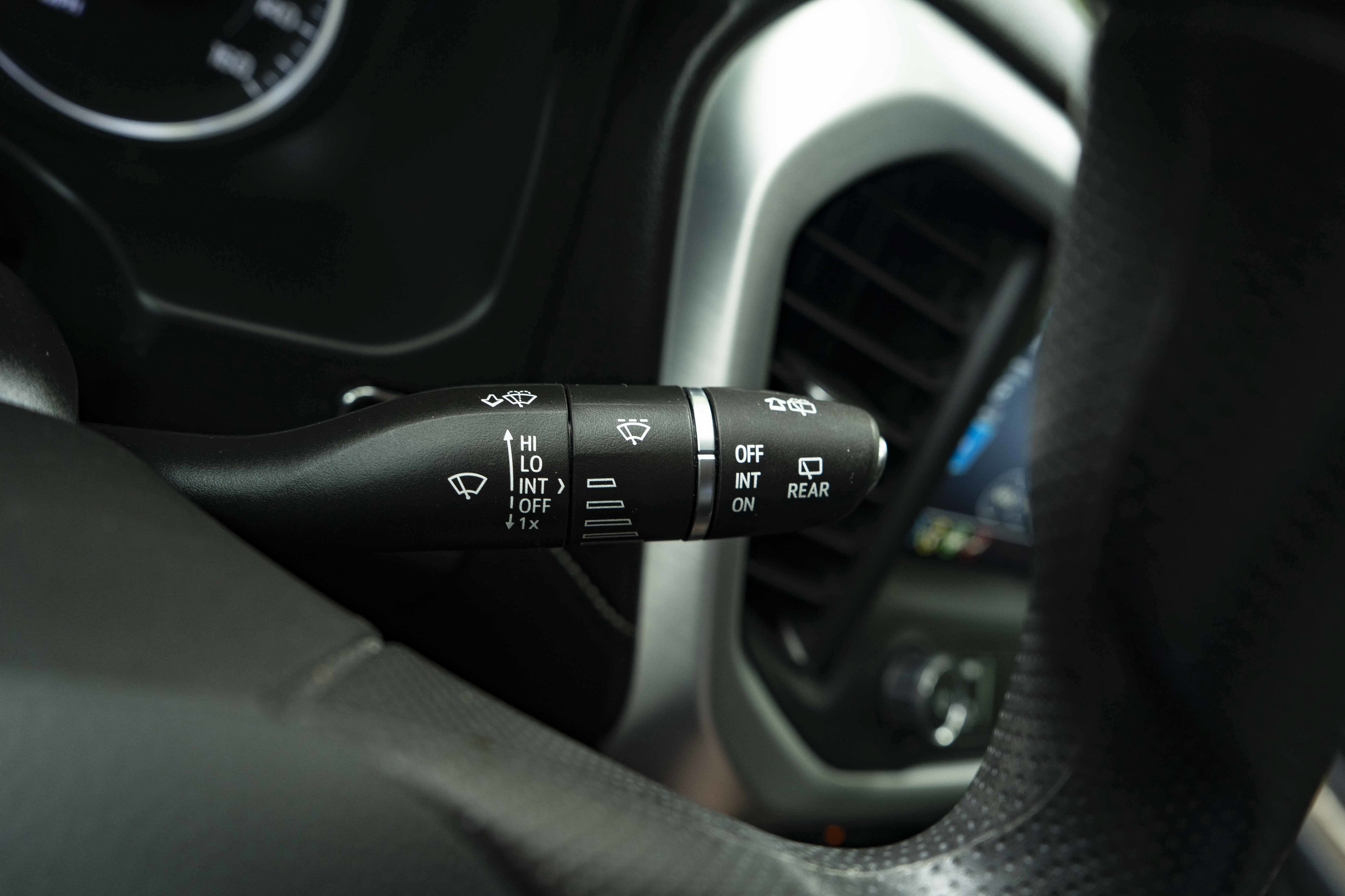 Used 2021 GMC Acadia SLE FWD image 24