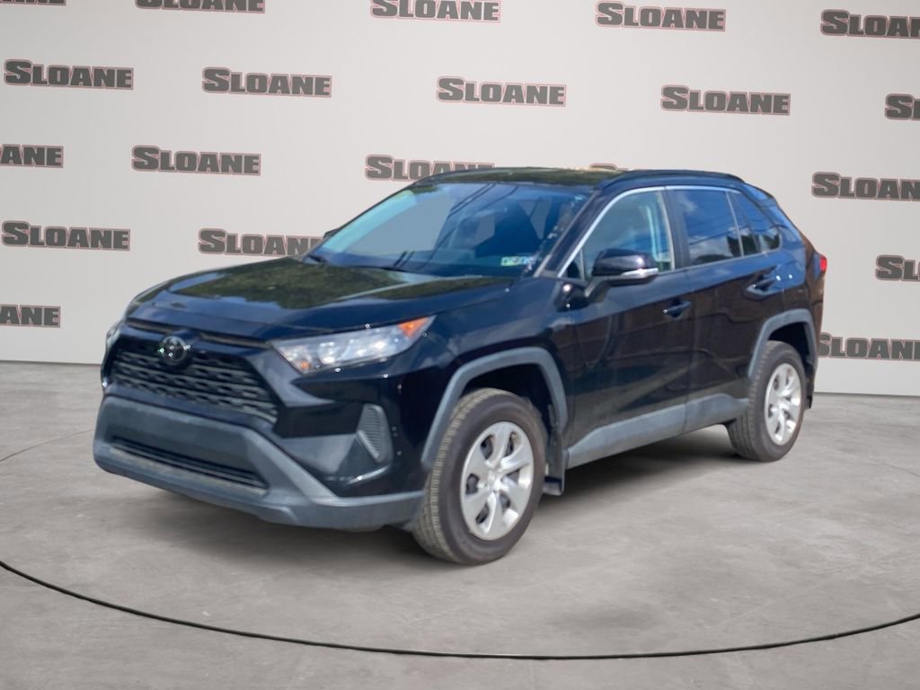 Used 2021 Toyota RAV4 LE image 1