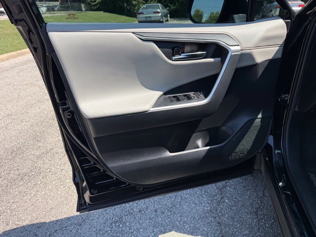 Used 2019 Toyota RAV4 Adventure w/ Cold Weather Package AWD/4WD image 13