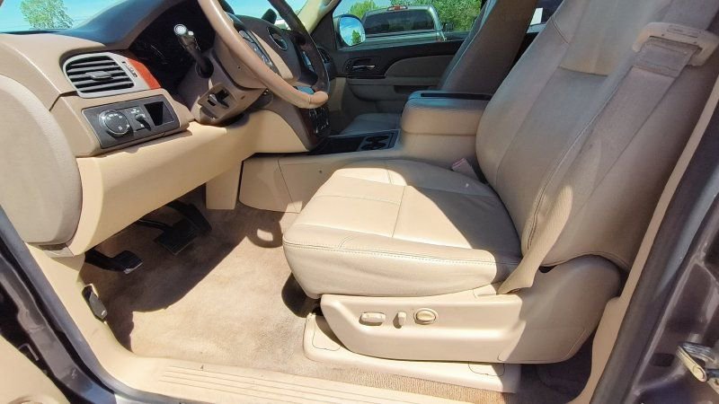 Used 2014 Chevrolet Tahoe LT w/ Luxury Package RWD image 9