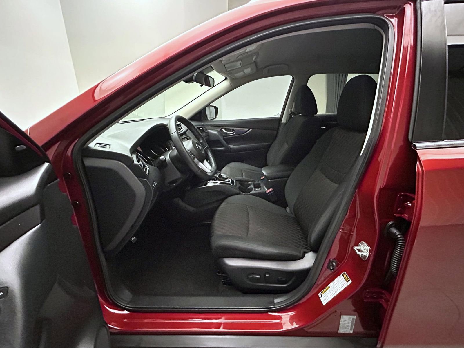 Used 2020 Nissan Rogue SV image 10