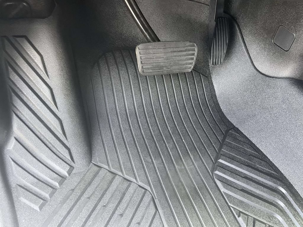Used 2022 Chevrolet Silverado 1500 LT AWD/4WD image 16