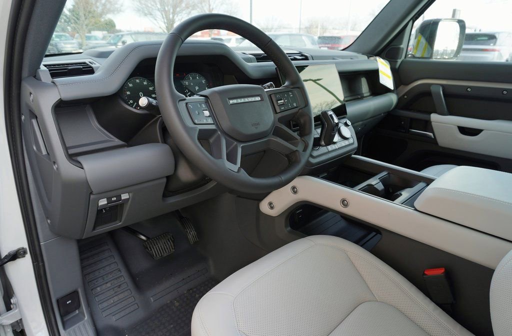 Used 2026 Land Rover Defender 110 X-Dynamic SE AWD/4WD image 13