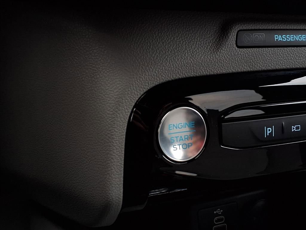 Used 2024 Ford Escape SE w/ PHEV Premium Package image 9