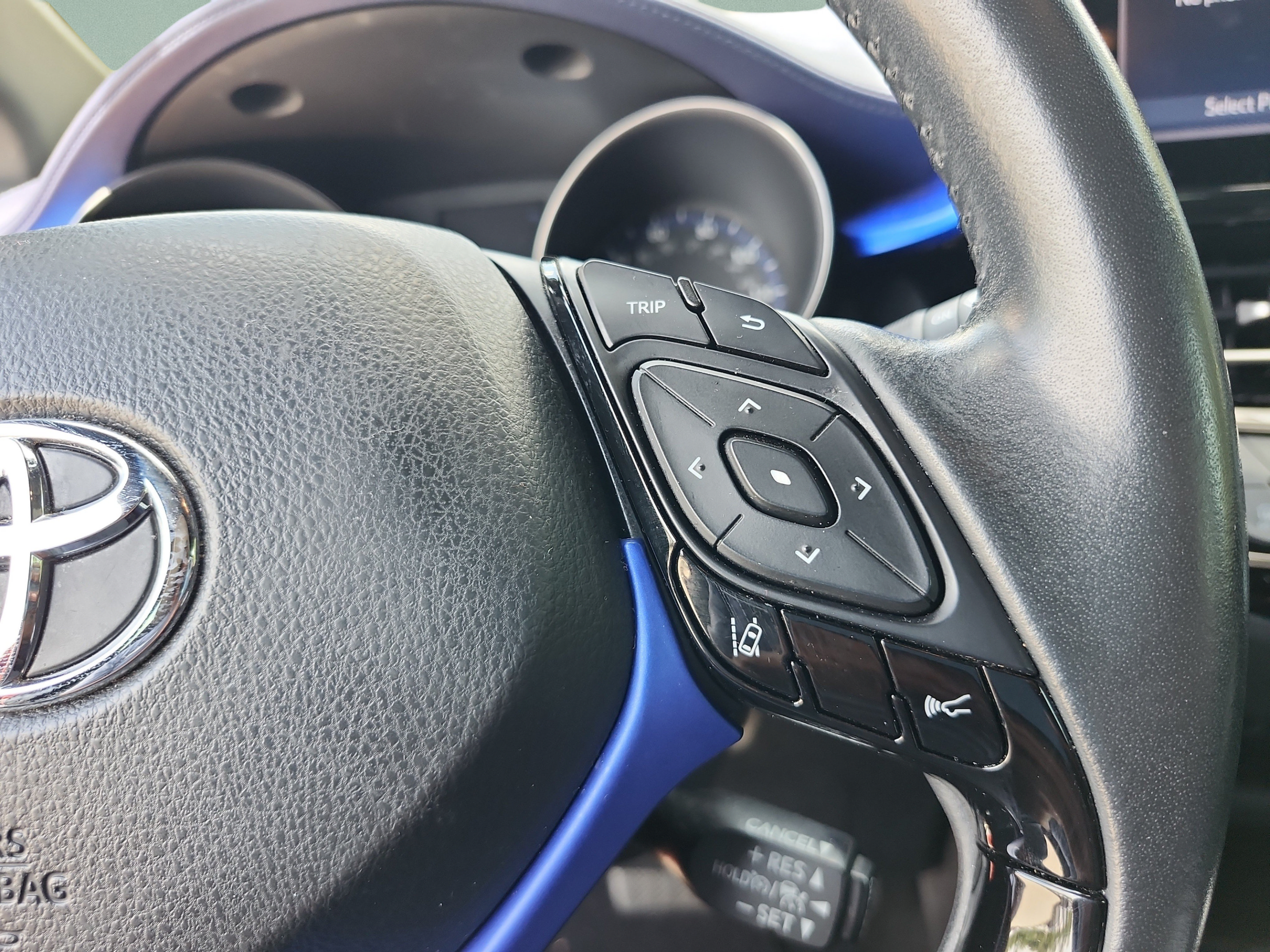 Used 2020 Toyota C-HR XLE FWD image 33