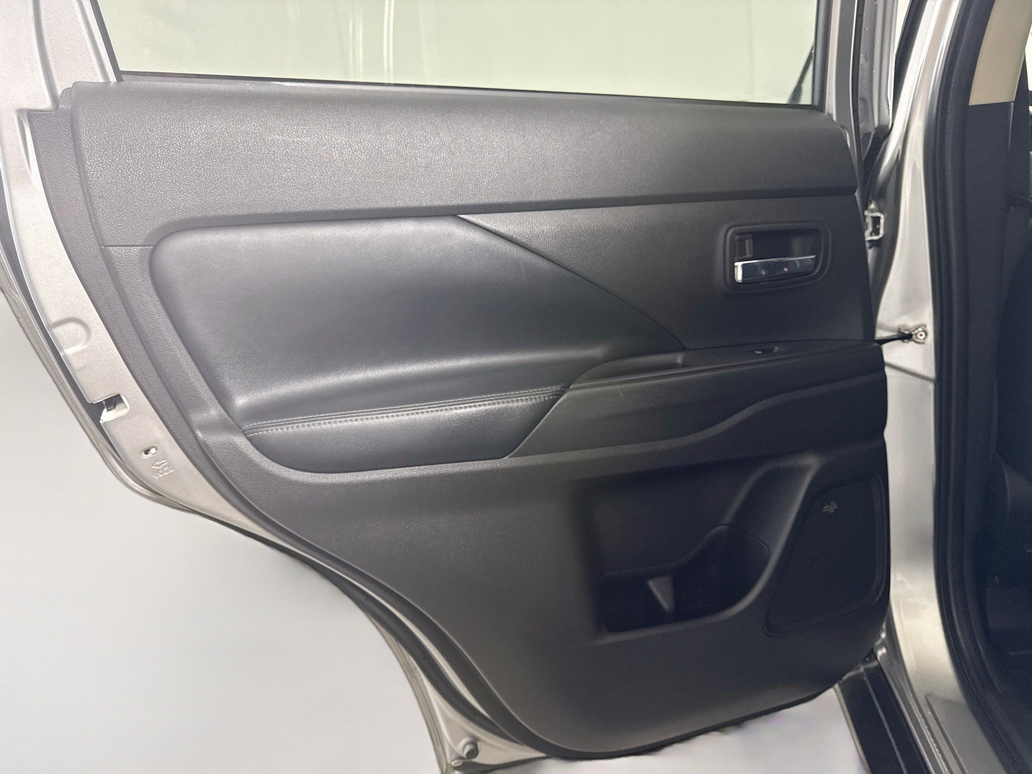 Used 2020 Mitsubishi Outlander LE FWD image 26