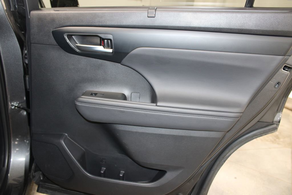 Used 2025 Toyota Highlander XSE image 35