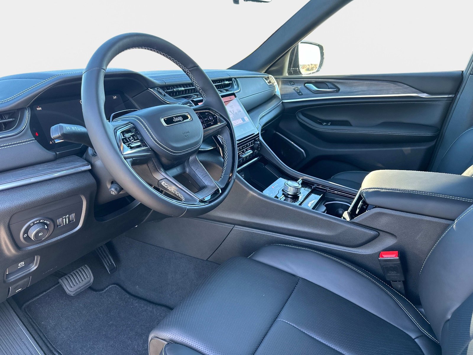 New 2025 Jeep Grand Cherokee L Overland w/ Advanced Protech Group III AWD/4WD image 34