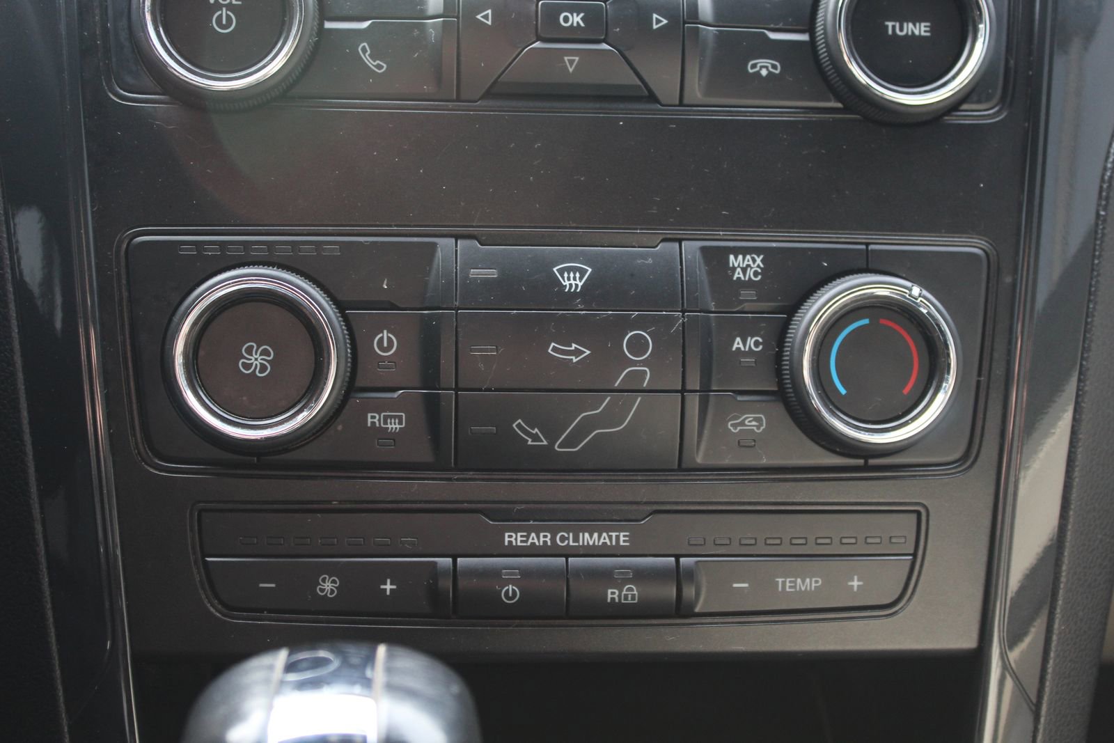 Used 2019 Ford Explorer 4WD w/ Class III Trailer Tow Package image 17