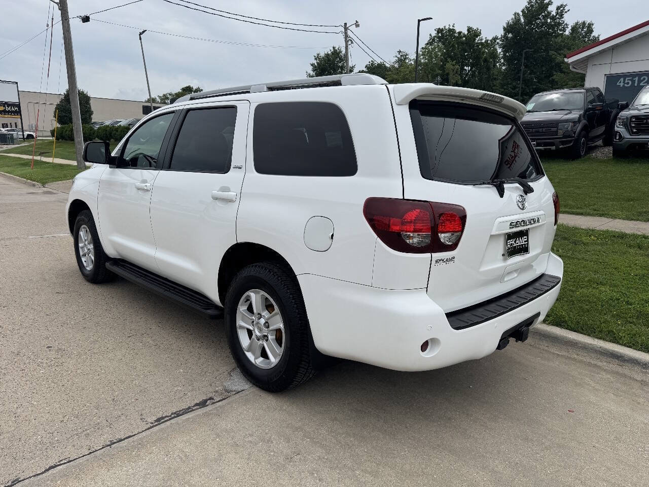 Used 2018 Toyota Sequoia SR5 w/ Premium Package AWD/4WD image 3