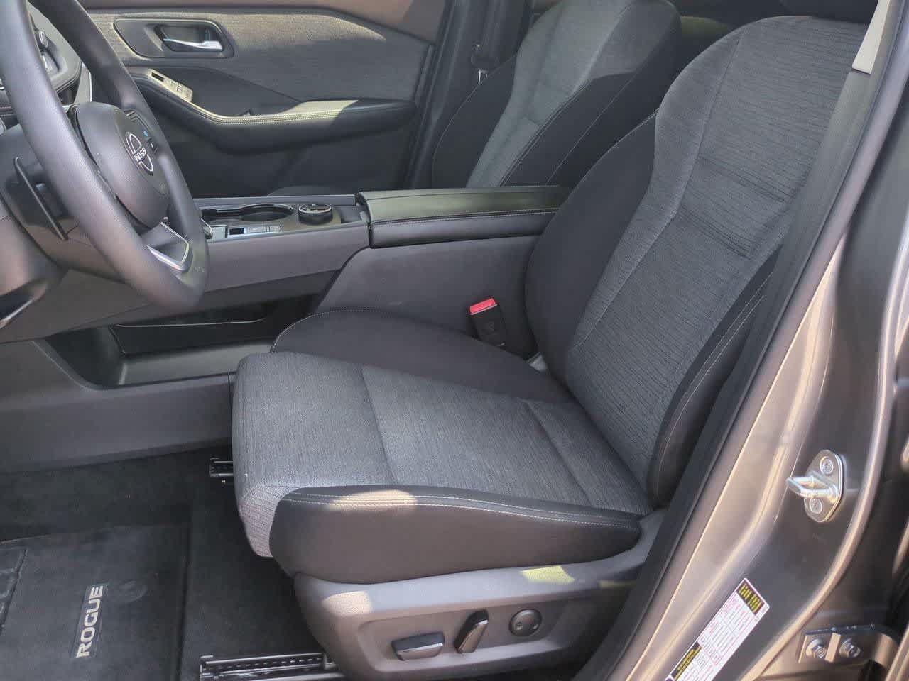 Used 2023 Nissan Rogue SV AWD/4WD image 14