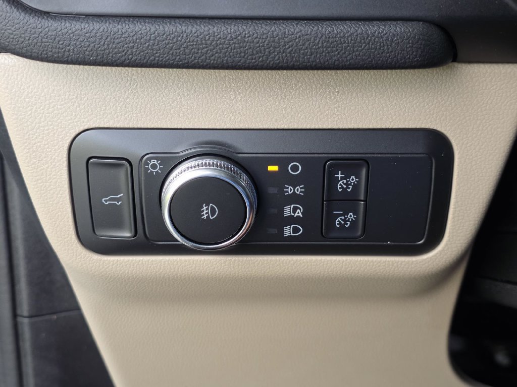 Used 2022 Ford Escape SEL FWD image 31