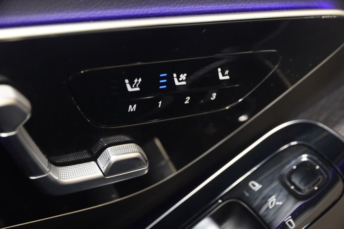 Used 2022 Mercedes-Benz S 500 4MATIC w/ AMG Line Package image 9