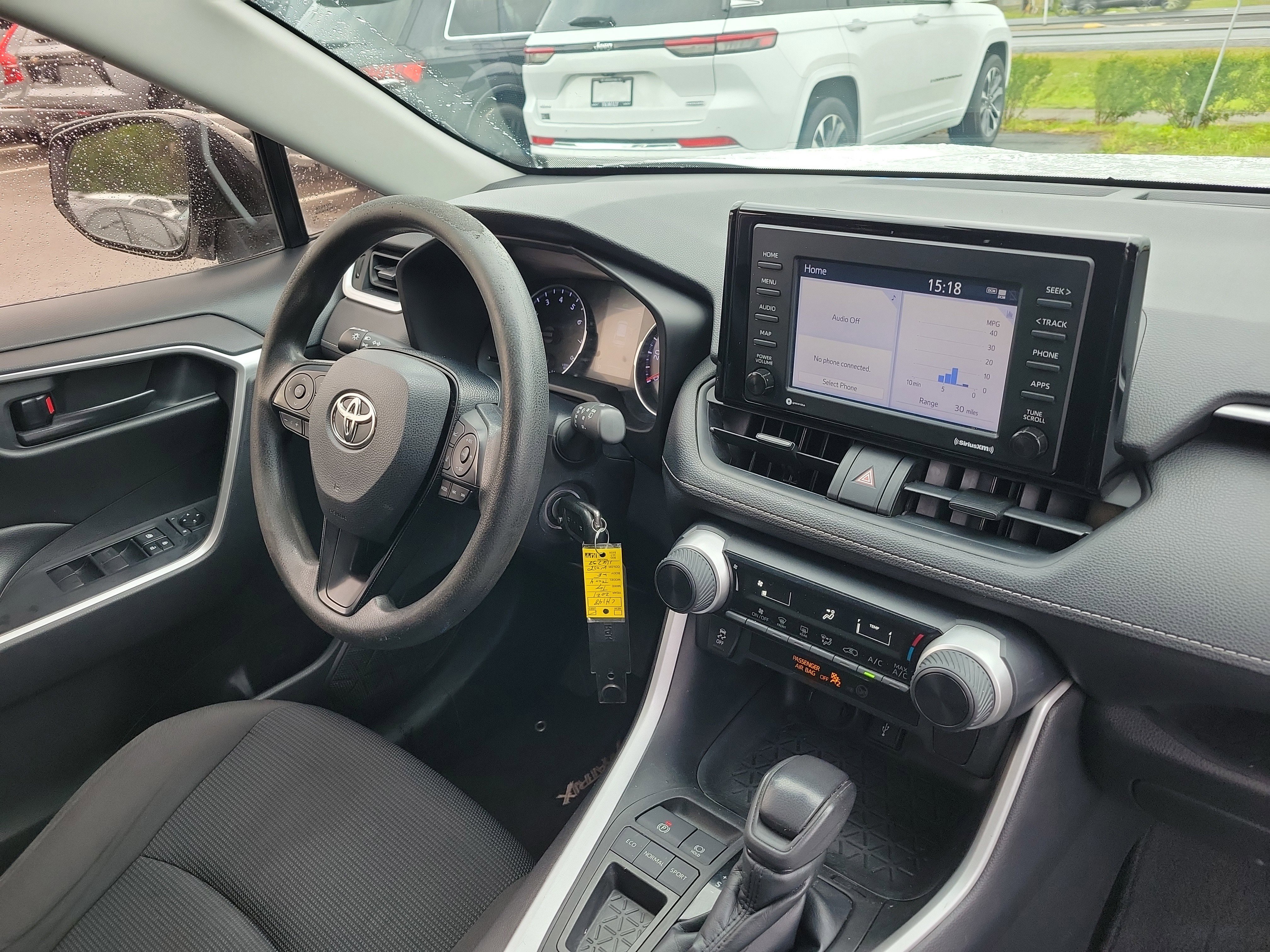 Used 2021 Toyota RAV4 LE image 8