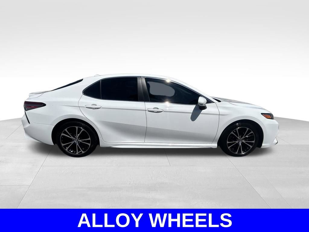 Used 2019 Toyota Camry SE w/ Convenience Package image 3