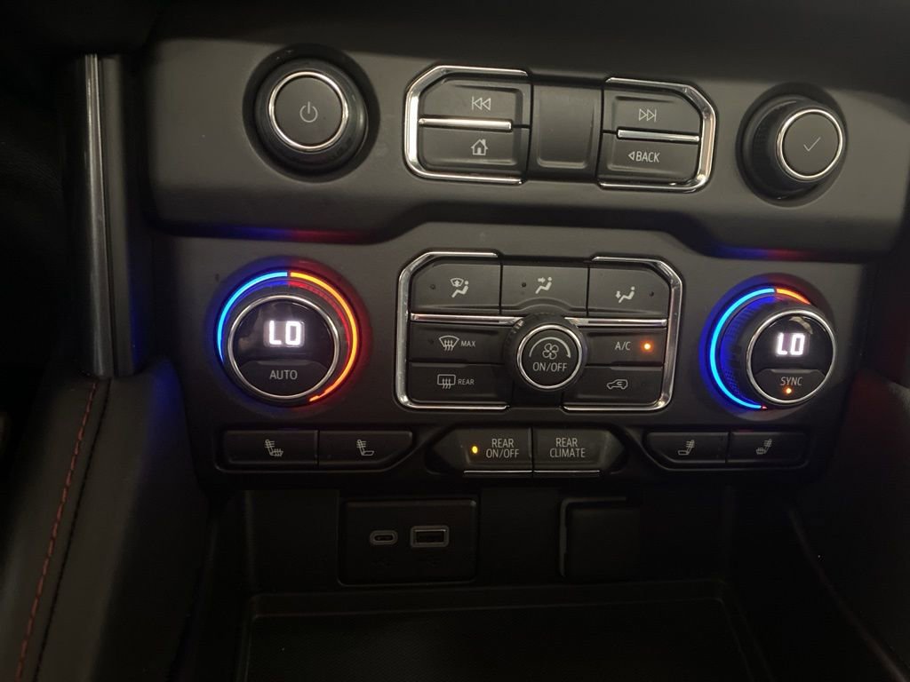 Used 2024 Chevrolet Suburban RST w/ Luxury Package AWD/4WD image 46