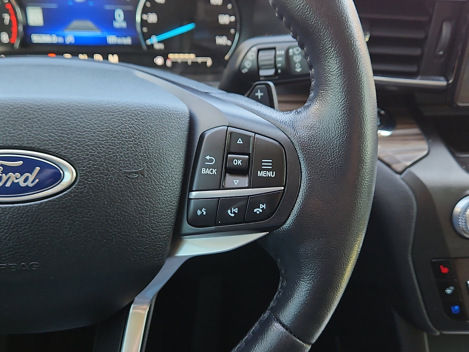 Used 2020 Ford Explorer Limited image 18