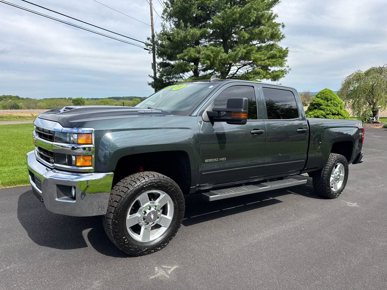 Used 2019 Chevrolet Silverado 2500 LT w/ LT Convenience Package AWD/4WD image 2