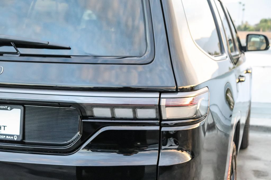 New 2026 Jeep Grand Wagoneer Summit AWD/4WD image 10
