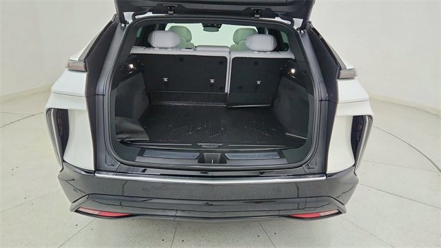 Used 2024 Cadillac Lyriq Luxury image 14