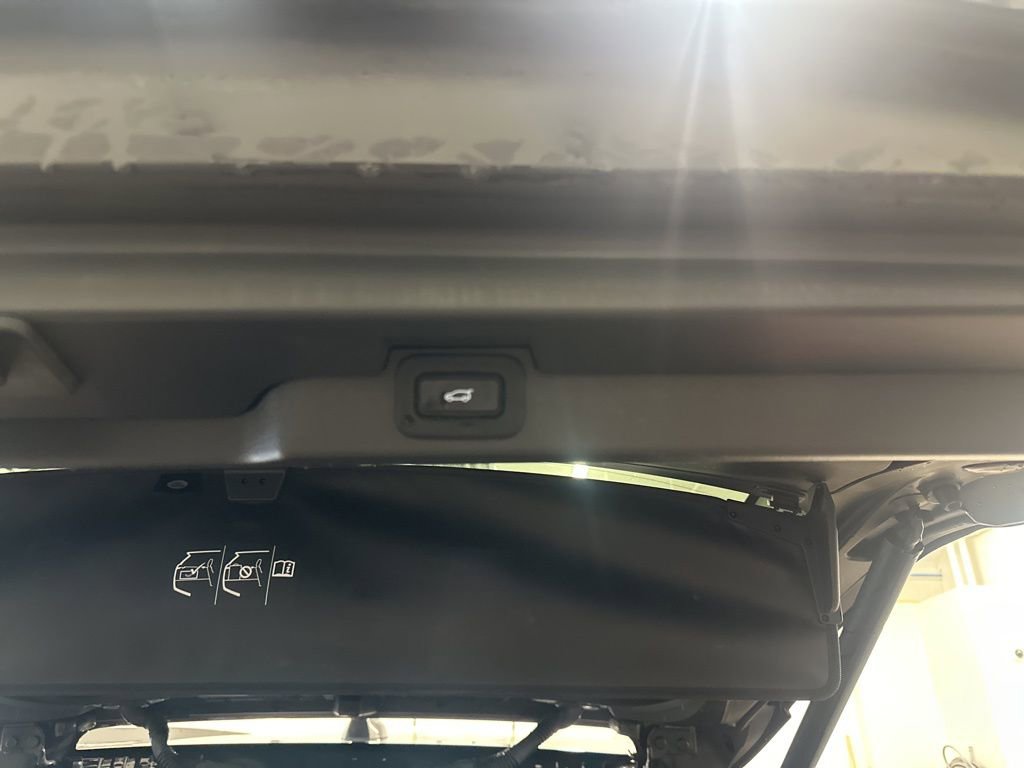 Used 2022 Land Rover Discovery HSE R-Dynamic image 33