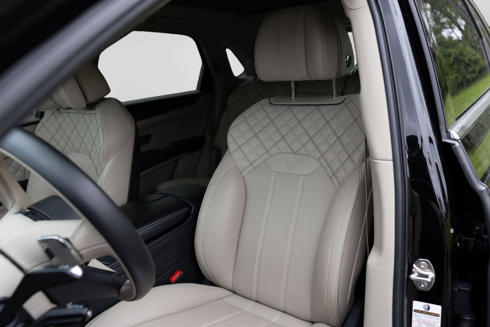 Used 2021 Bentley Bentayga w/ First Edition Specification AWD/4WD image 14