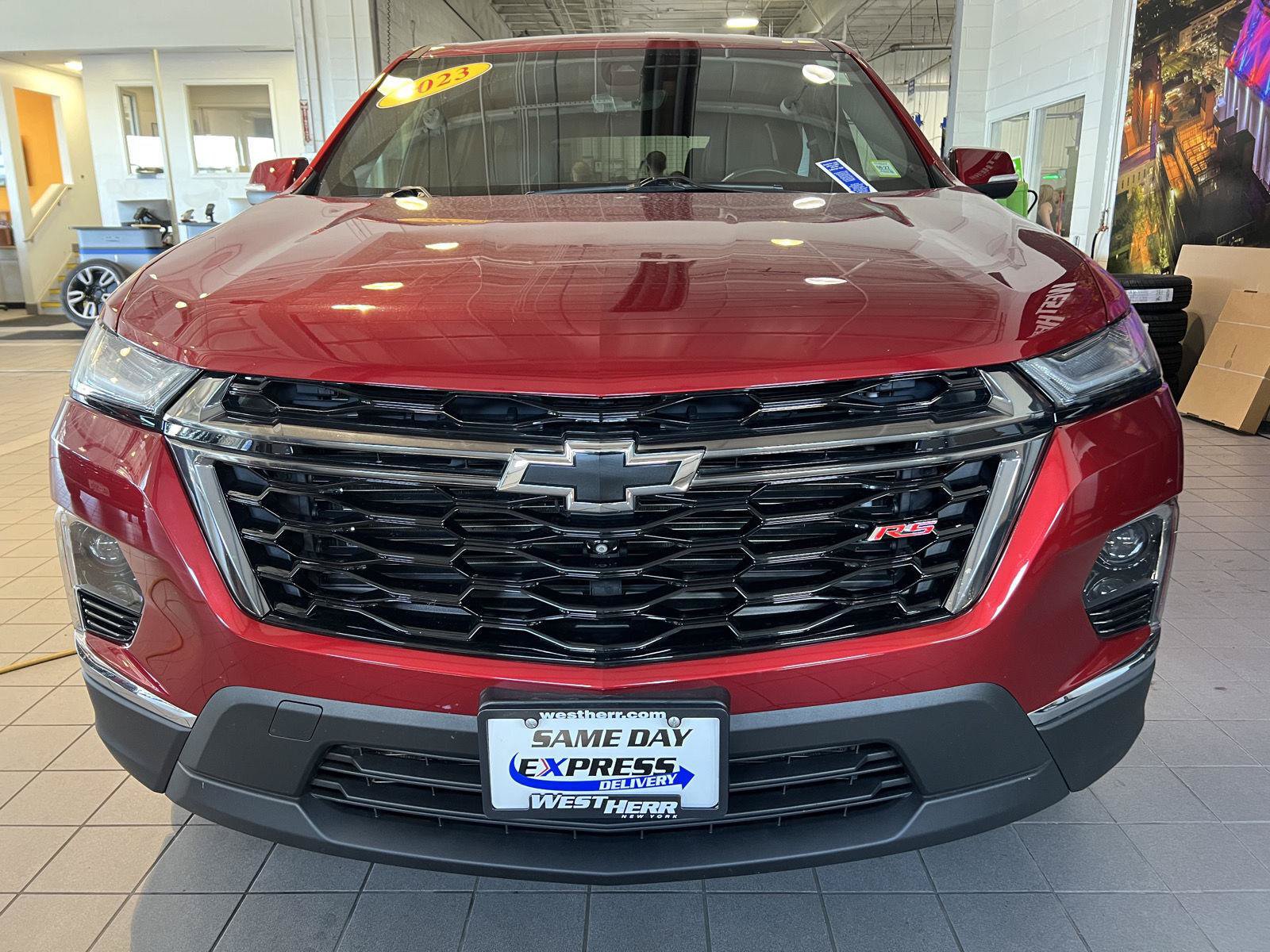 Used 2023 Chevrolet Traverse RS AWD/4WD image 2