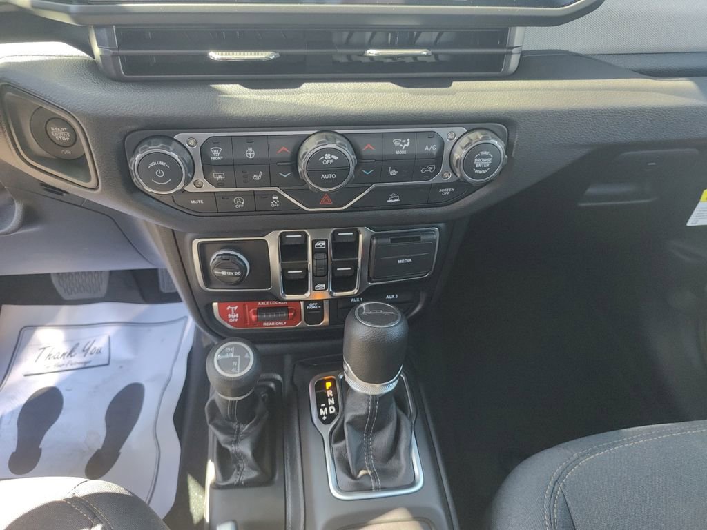 New 2025 Jeep Gladiator Willys image 13