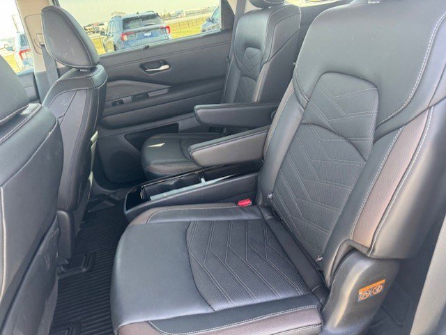 Used 2024 Nissan Pathfinder Platinum image 26