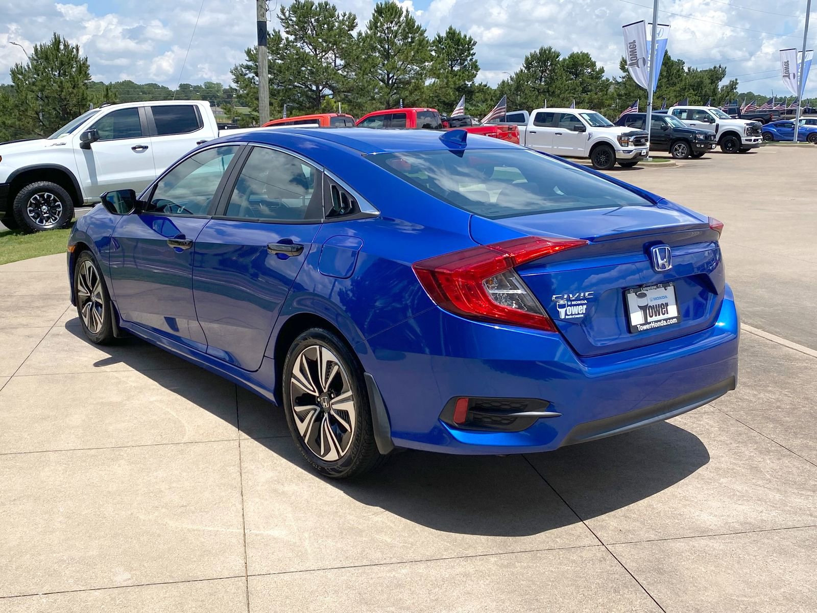 Used 2017 Honda Civic EX-T image 4