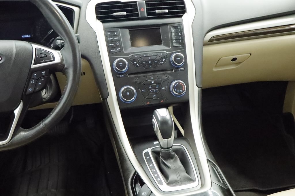 Used 2015 Ford Fusion SE w/ Equipment Group 202A FWD image 20