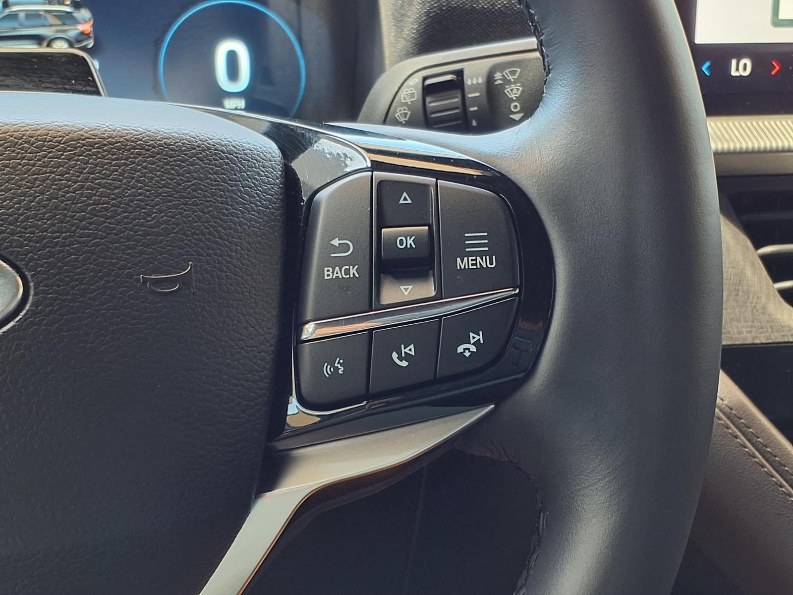 Certified 2025 Ford Explorer Platinum RWD image 24