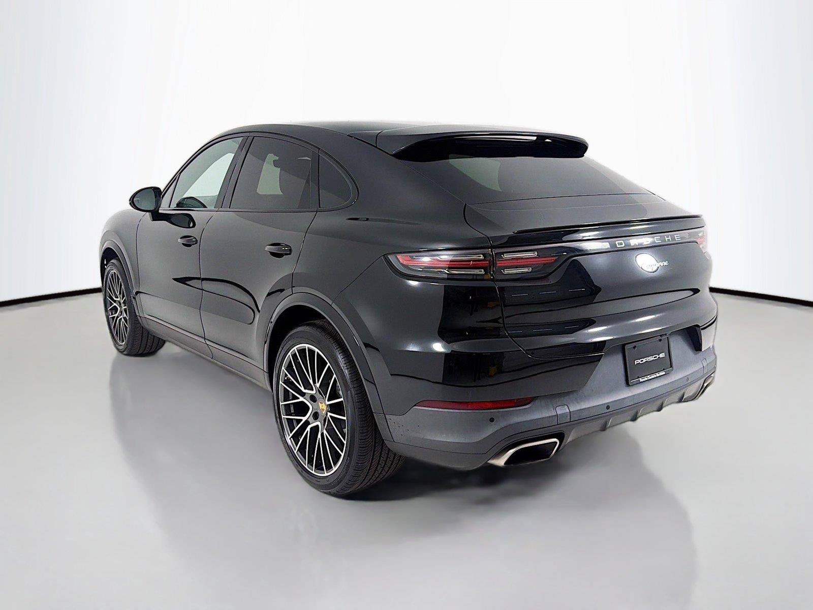 Certified 2023 Porsche Cayenne Coupe AWD/4WD image 3