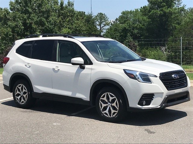 Certified 2023 Subaru Forester Premium AWD/4WD image 2